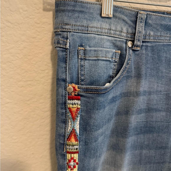 Luxe Moda Jeans Size 6 Embroidery and Rhinestones - Picture 1 of 12